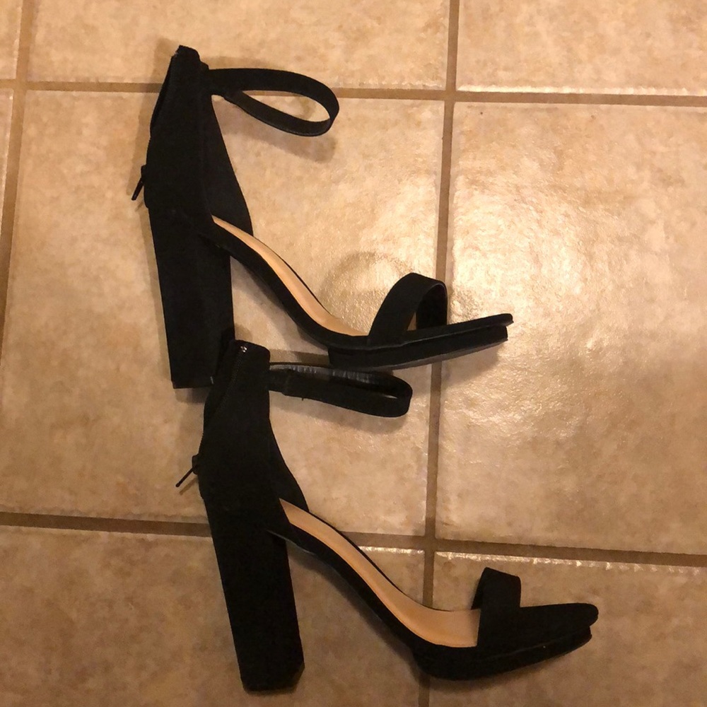 NEVER WORN black block heels